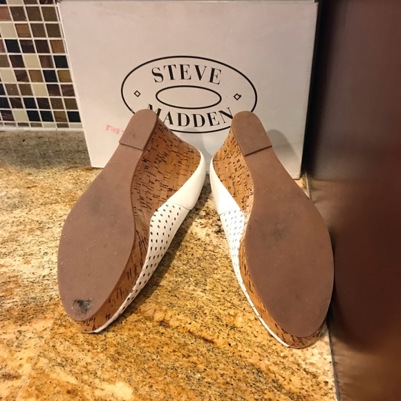 Steve Madden White Pinhole Peep Toe Cork Wedge - Picture 5 of 7